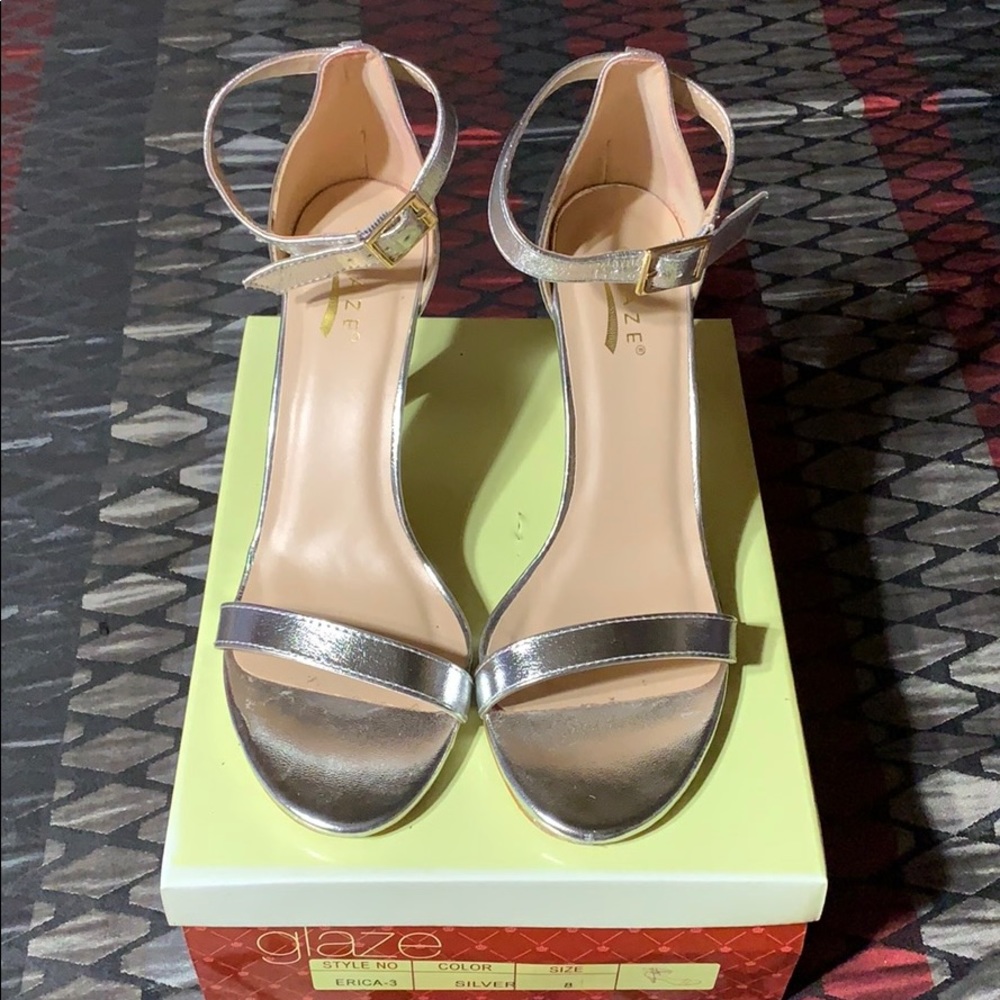 ‼️⚠️SOLD‼️⚠️ Metallic Silver Faux Leather heels